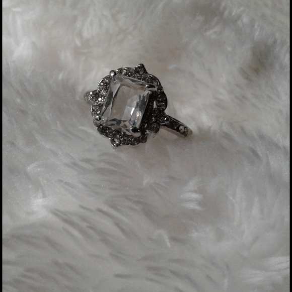 Reproduction Vintage Look Ring - Picture 2 of 4